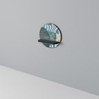 HÅLDA FORMER Rund konsthylla i svart finish