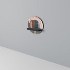 VISKAR AV FORM Rund konsthylla i svart finish