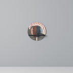 VISKAR AV FORM Rund konsthylla i svart finish