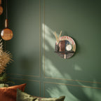 VISKAR AV FORM Rund konsthylla i svart finish