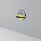 SUNNY TREASURE Rund konsthylla i svart finish