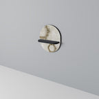 HEXAGONAL FORM Oval konsthylla i svart finish