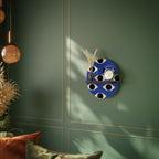 GEOMETRISKA ÖGON Oval konsthylla i svart finish