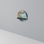 ABSTRAKTA TANKAR Rund konsthylla i svart finish