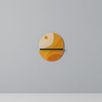 ORANGE ORDNING Oval konsthylla i svart finish