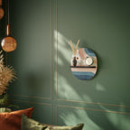 TVÅ HALVOR Oval konsthylla i svart finish