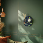 KONTRAST DANS Oval konsthylla i svart finish