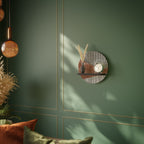 RANDIG TERRÄNG Rund konsthylla i svart finish