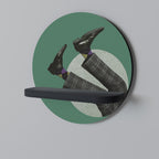 FALL OF MAN Rund konsthylla i svart finish