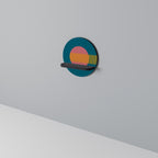 LJUDKÄLLA Rund konsthylla i svart finish