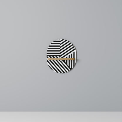 LATTICE LINES Oval konsthylla i ekeffekt