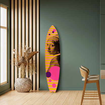HER WITH A PEARL Dekorativ Surfbräda