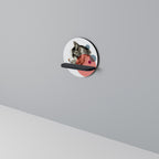 BUBBLE CAT SKISS Rund konsthylla i svart finish