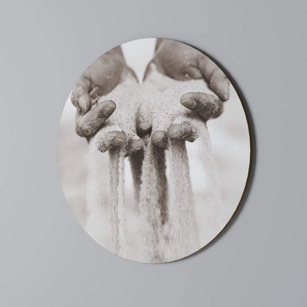 ÖDETS HÄNDER Rund Väggdekoration