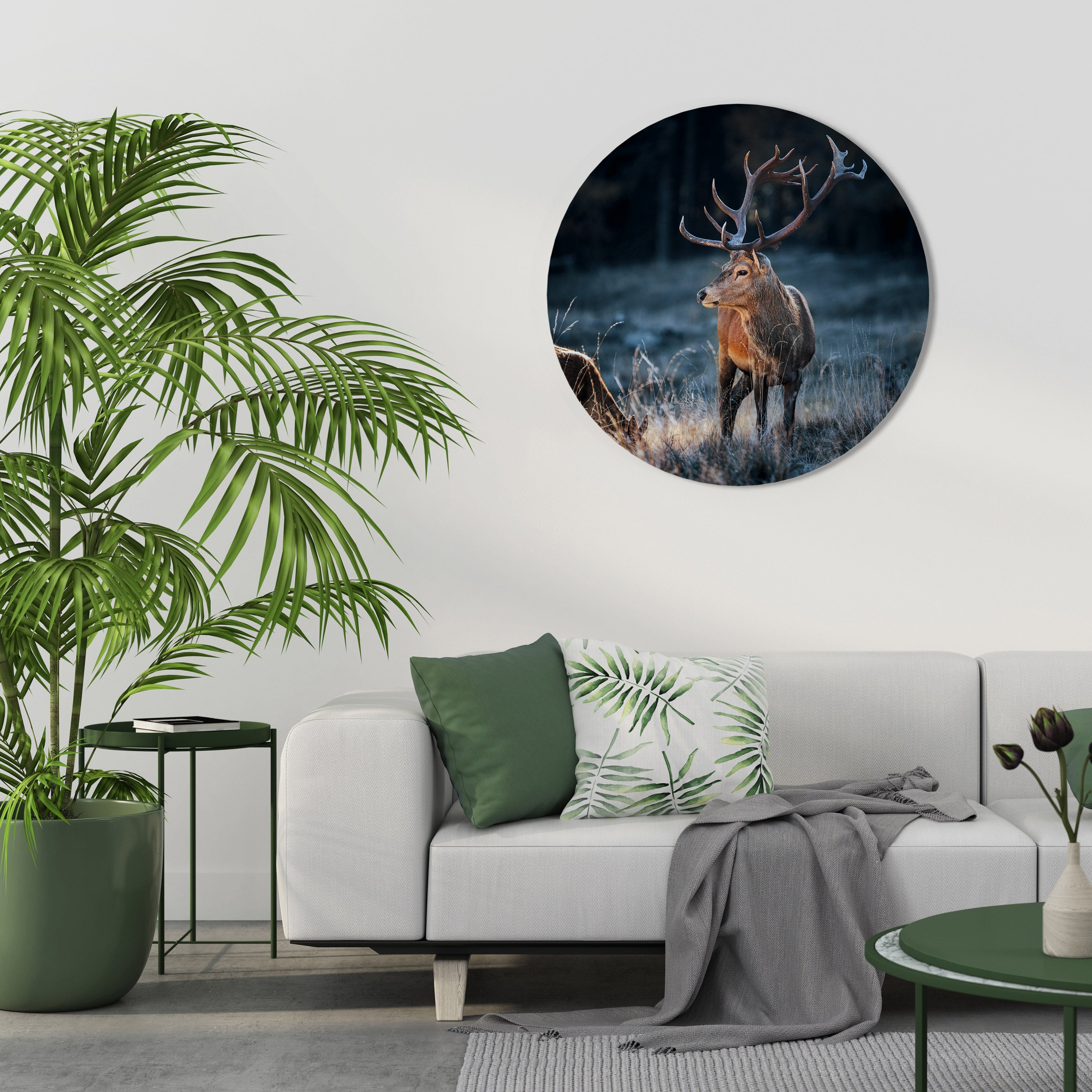 Rund väggdekoration med horn och regalitet