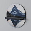 MEMORY OF MATTERHORN Oval konsthylla i svart finish