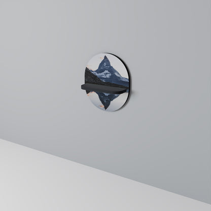 MEMORY OF MATTERHORN Oval konsthylla i svart finish