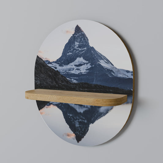 MEMORY OF MATTERHORN Oval konsthylla i ekeffekt