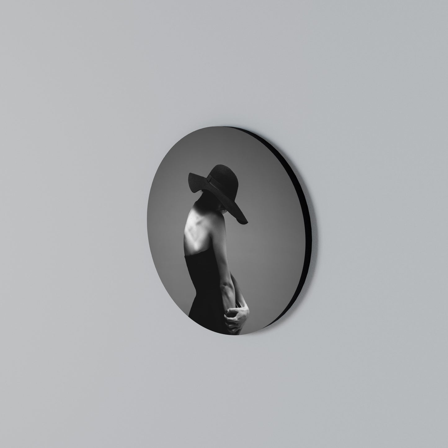 SILHOUETTE OF MYSTERY Round Wall Art