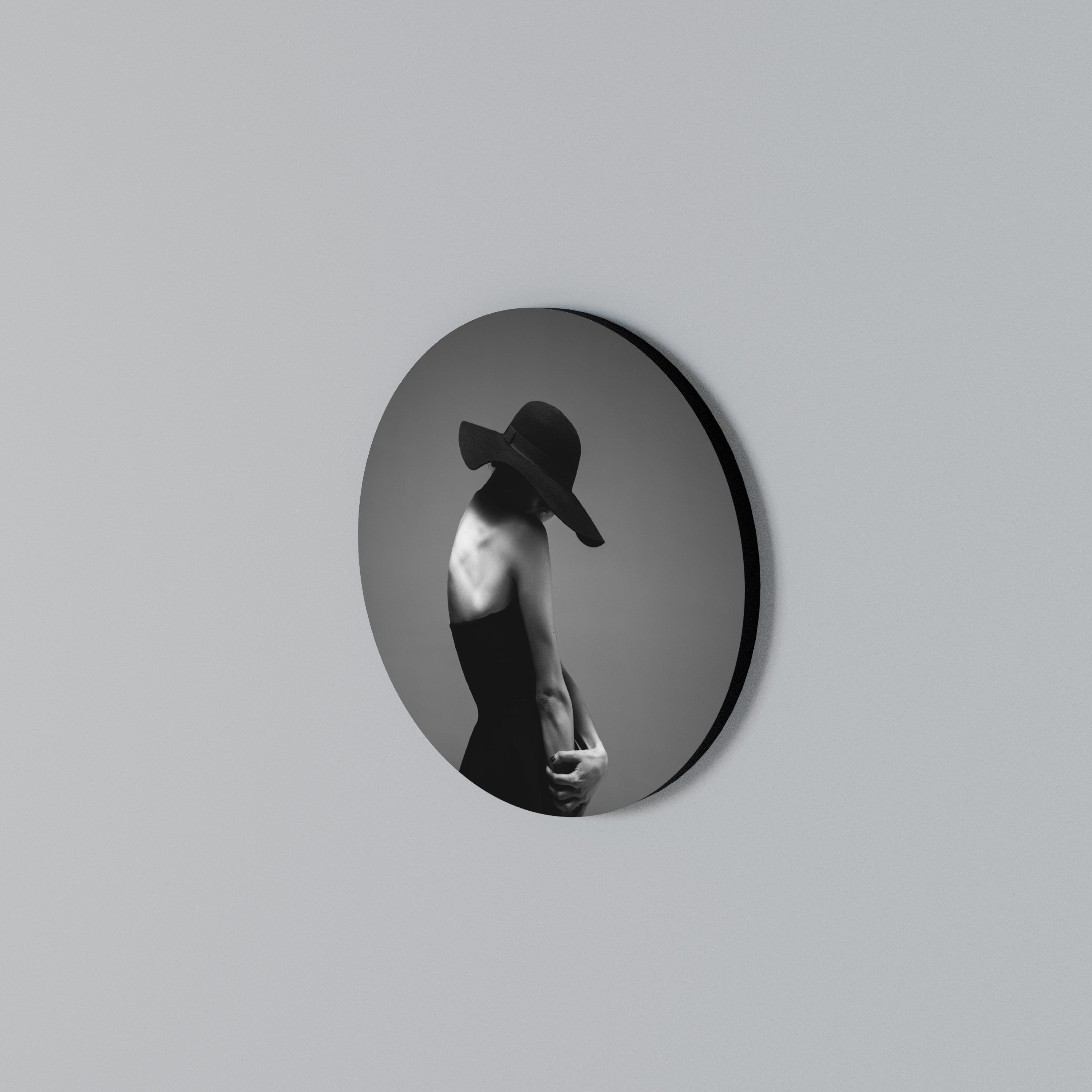 SILHOUETTE OF MYSTERY Rund väggdekor