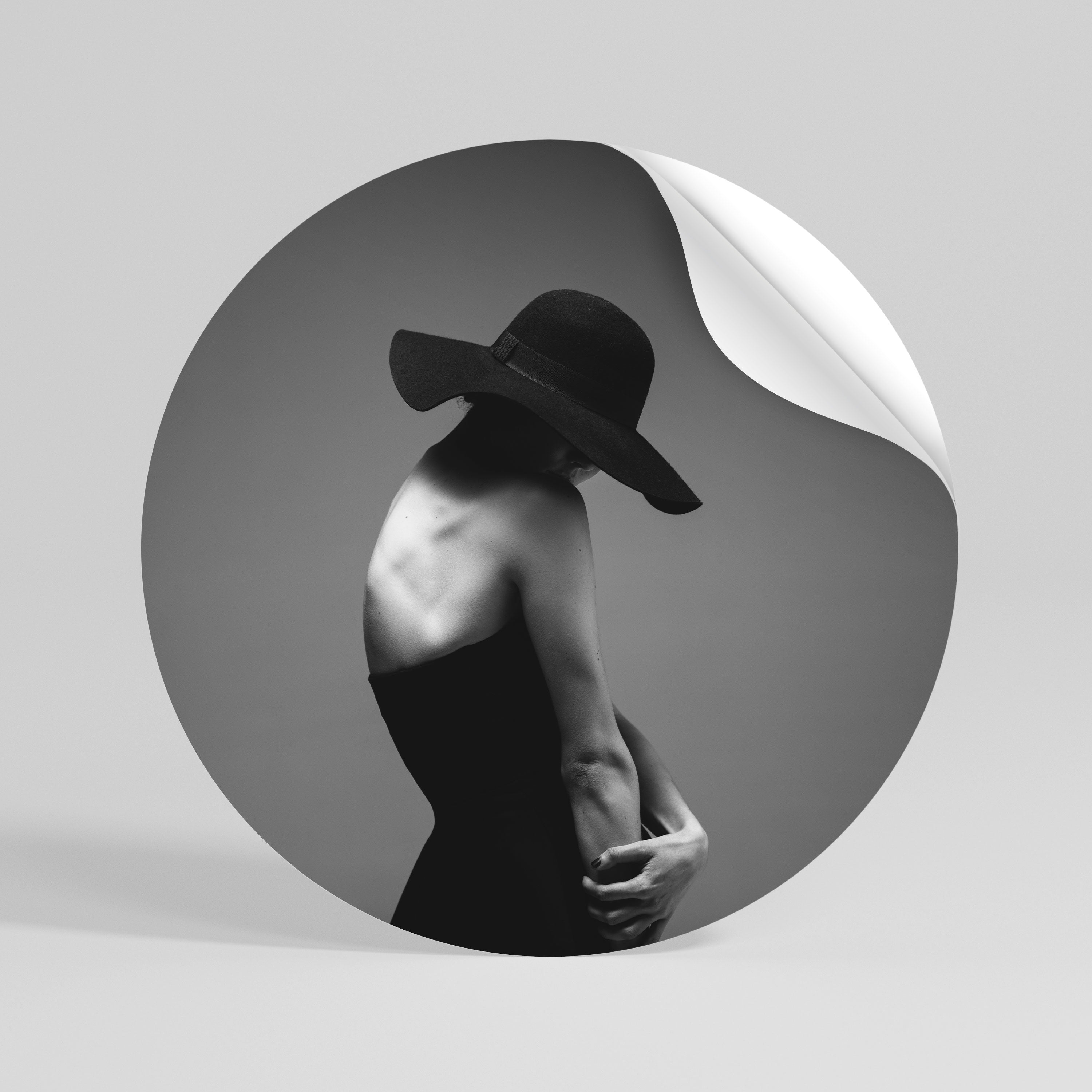 SILHOUETTE OF MYSTERY Rund väggdekal