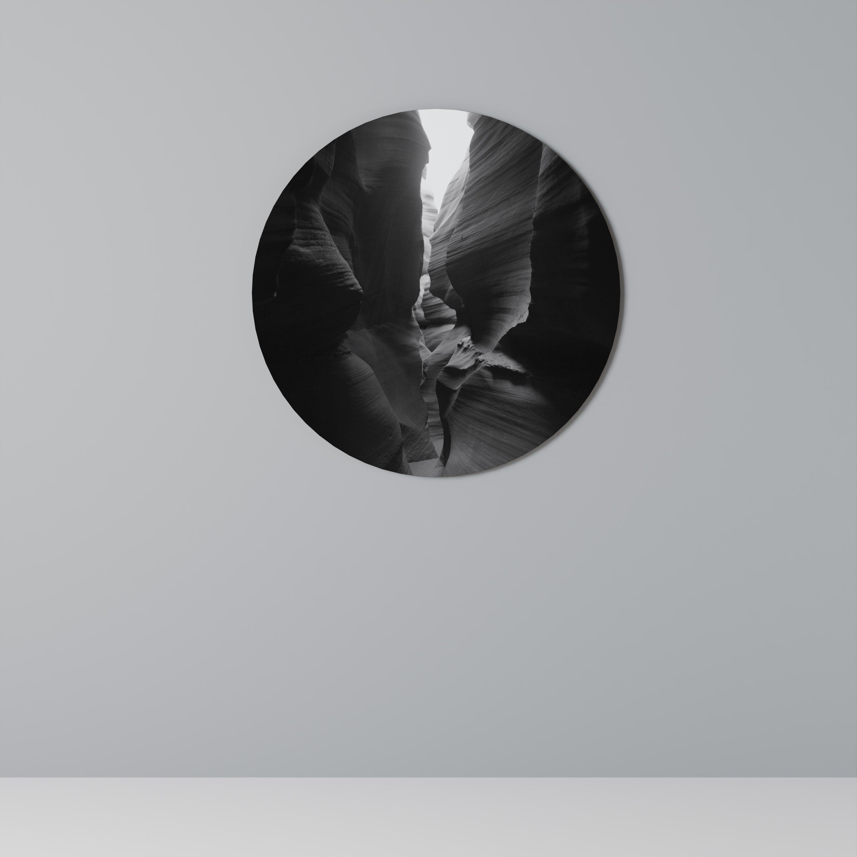 Rund väggkonst med TIDENS VISKANDE KANJON