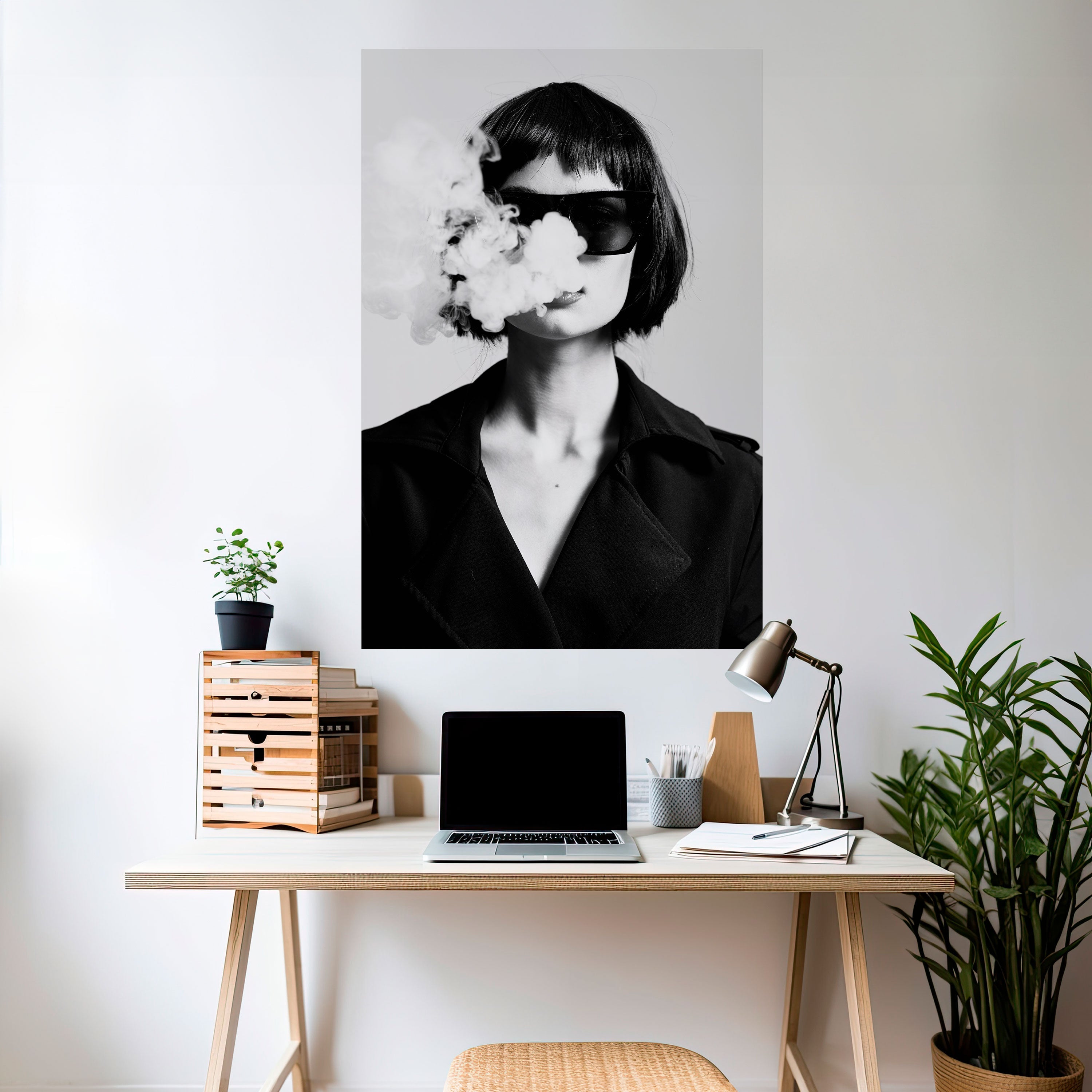 SMOKY BELLE vertikal poster med självhäftande motiv