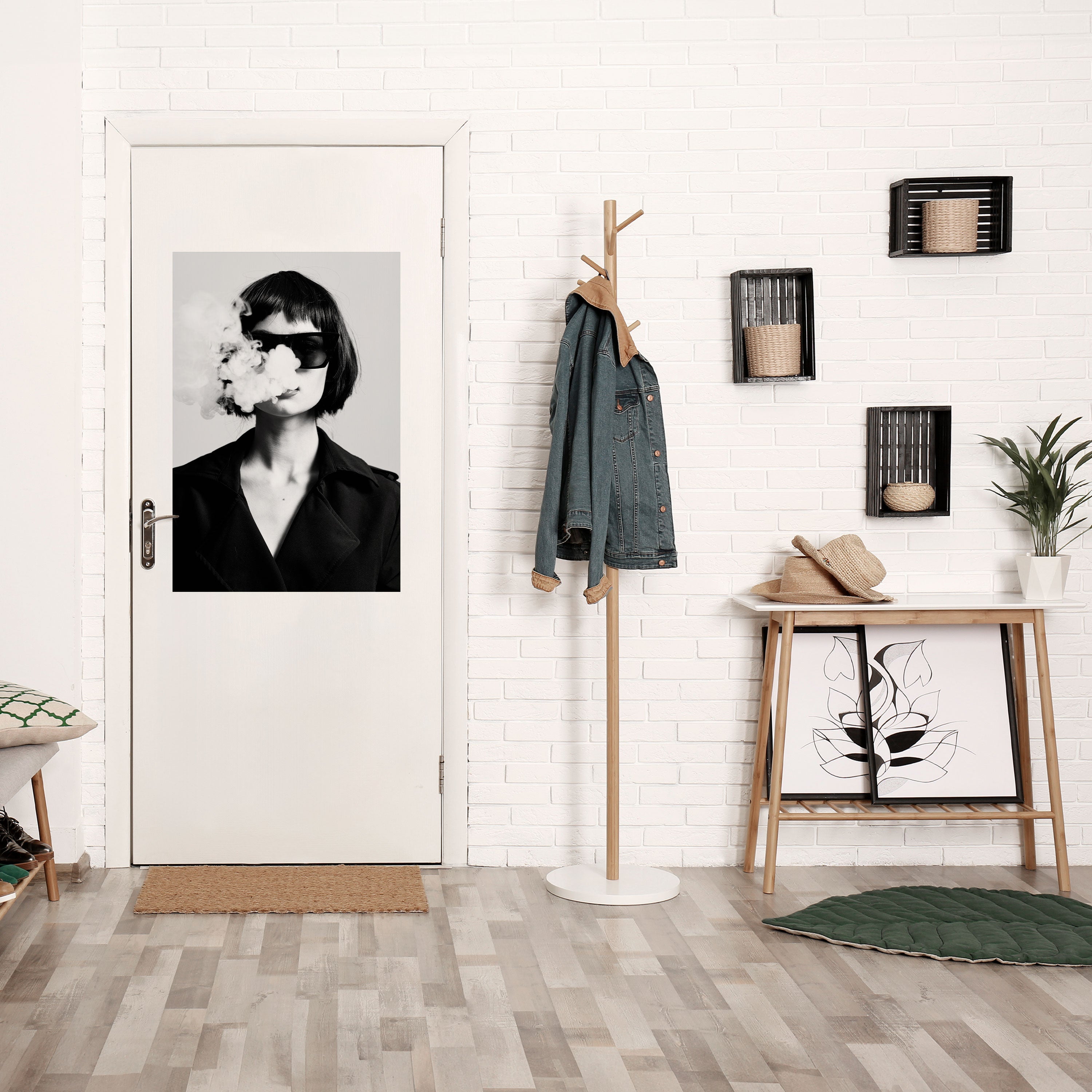 SMOKY BELLE vertikal poster med självhäftande motiv