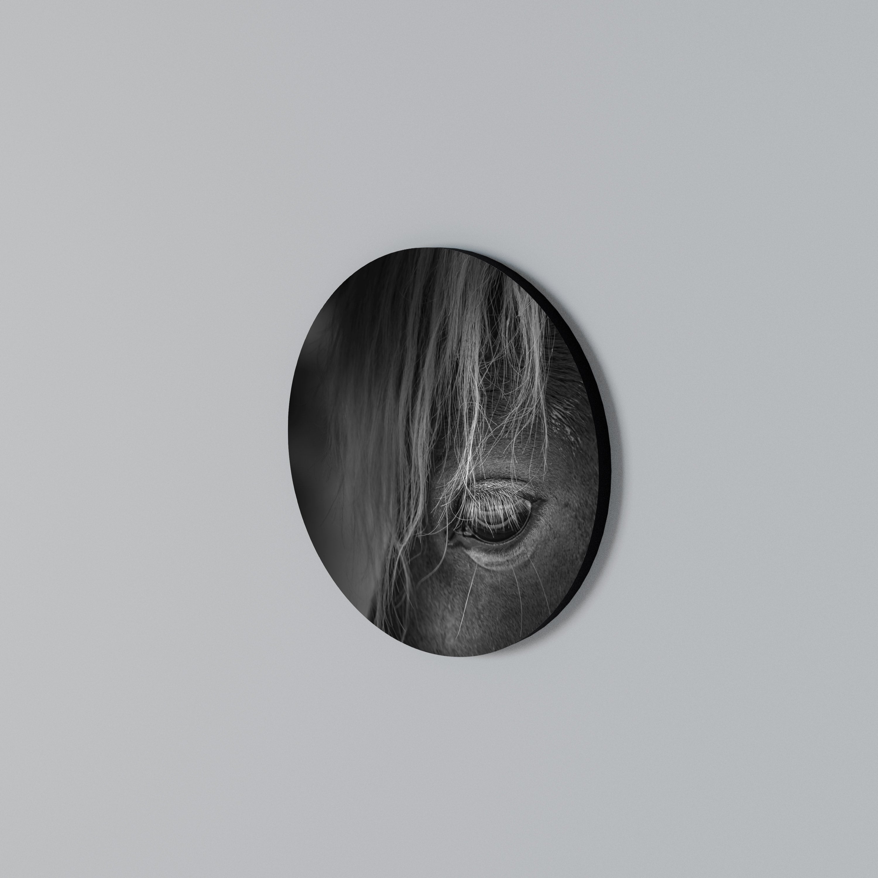 SILENT STRENGTH Rund väggdekor