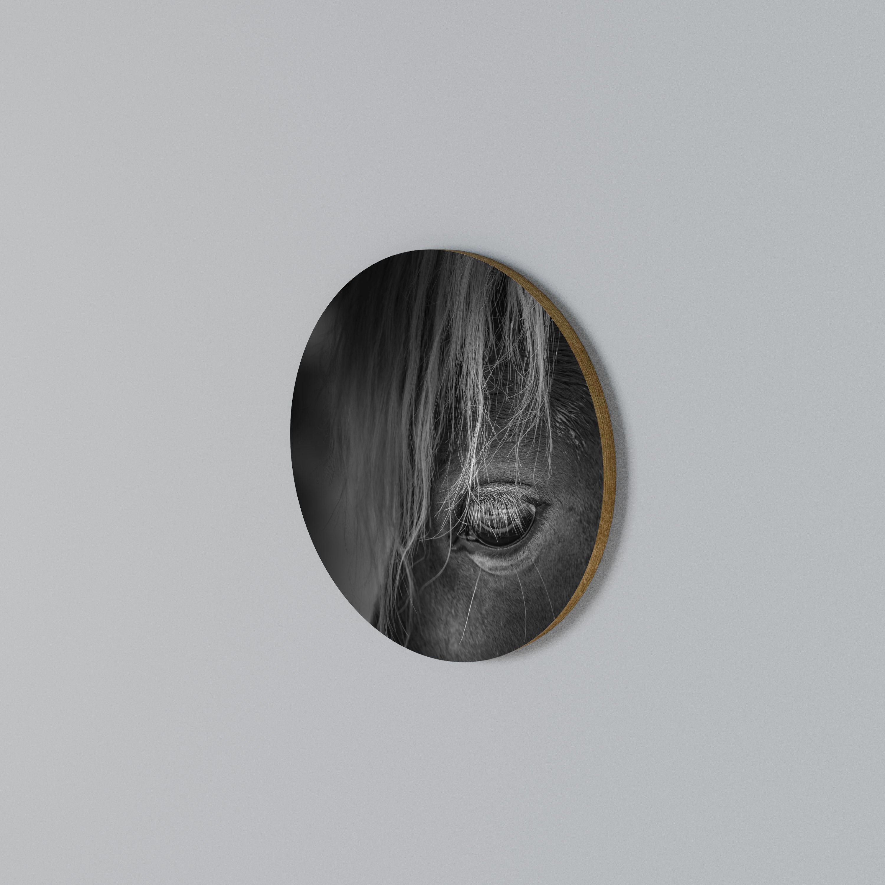 SILENT STRENGTH Rund väggdekor