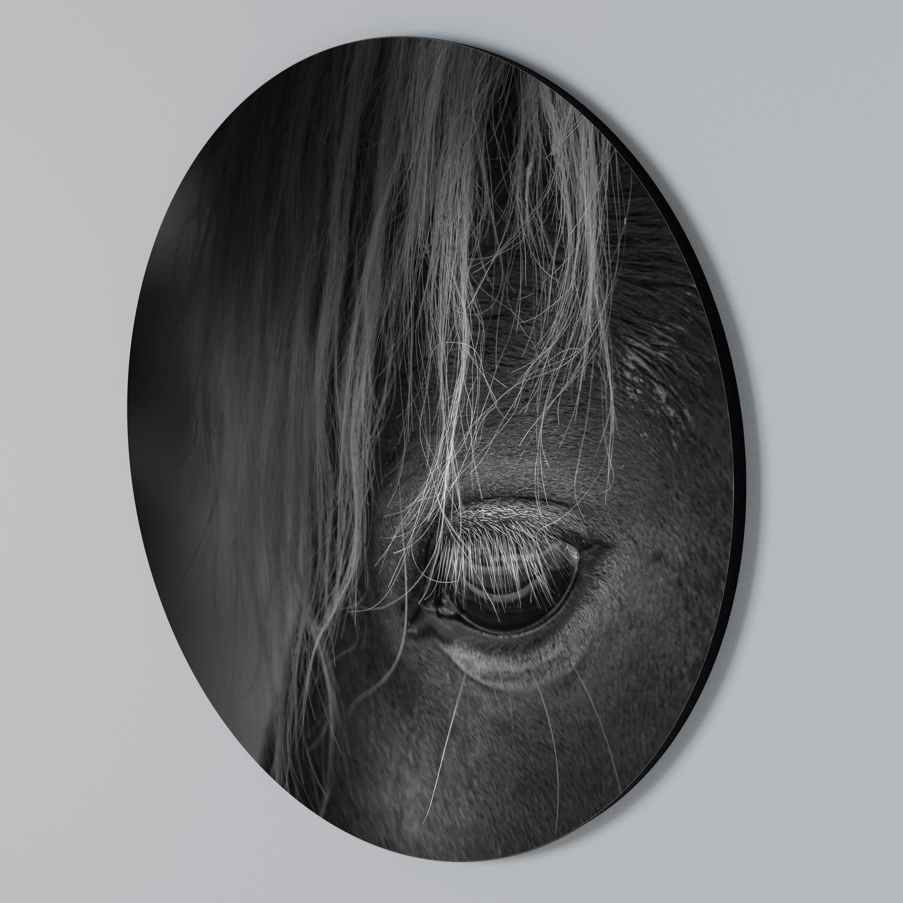 SILENT STRENGTH Rund väggdekor