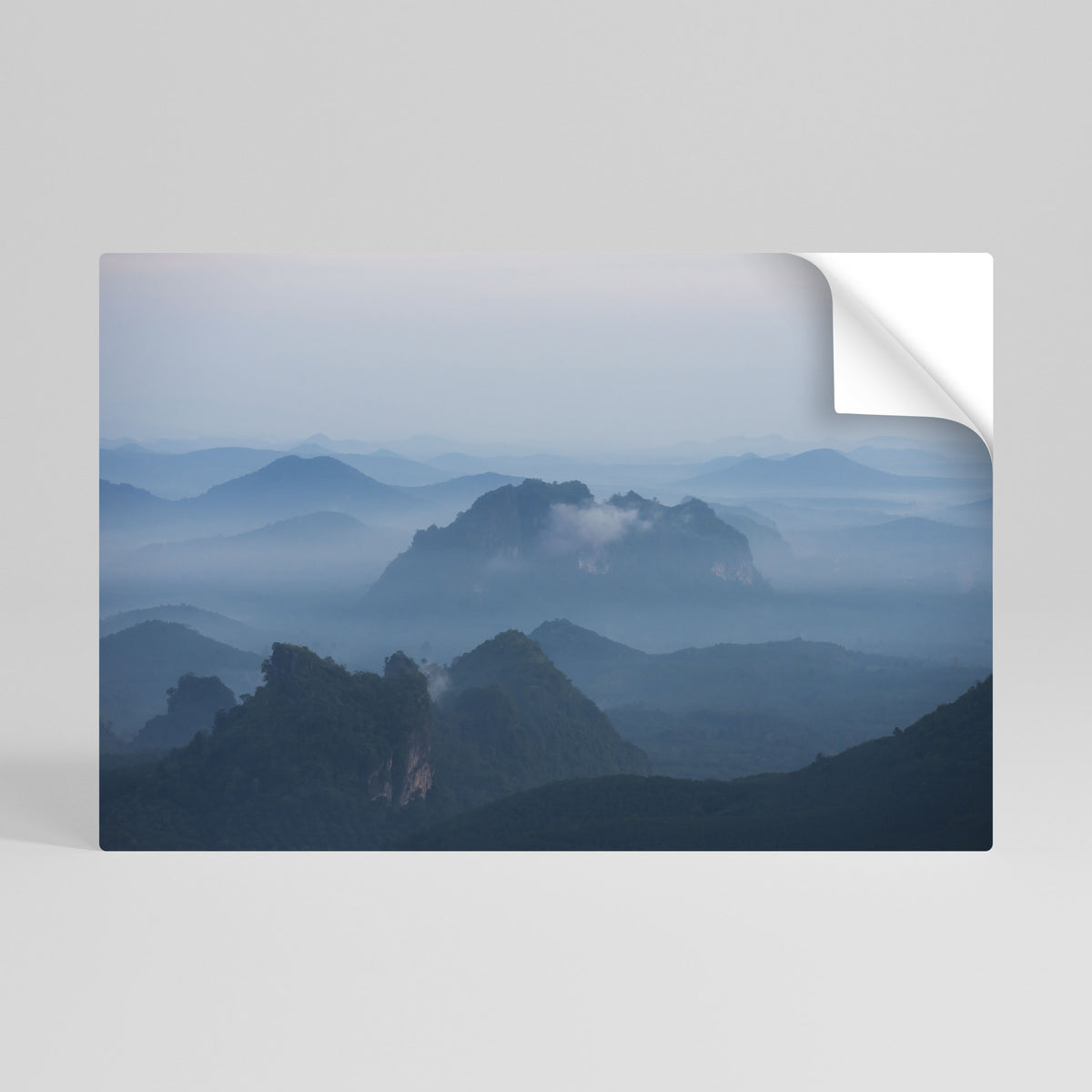 MISTY MOUNTAIN WHISPER Självhäftande Horisontell Poster