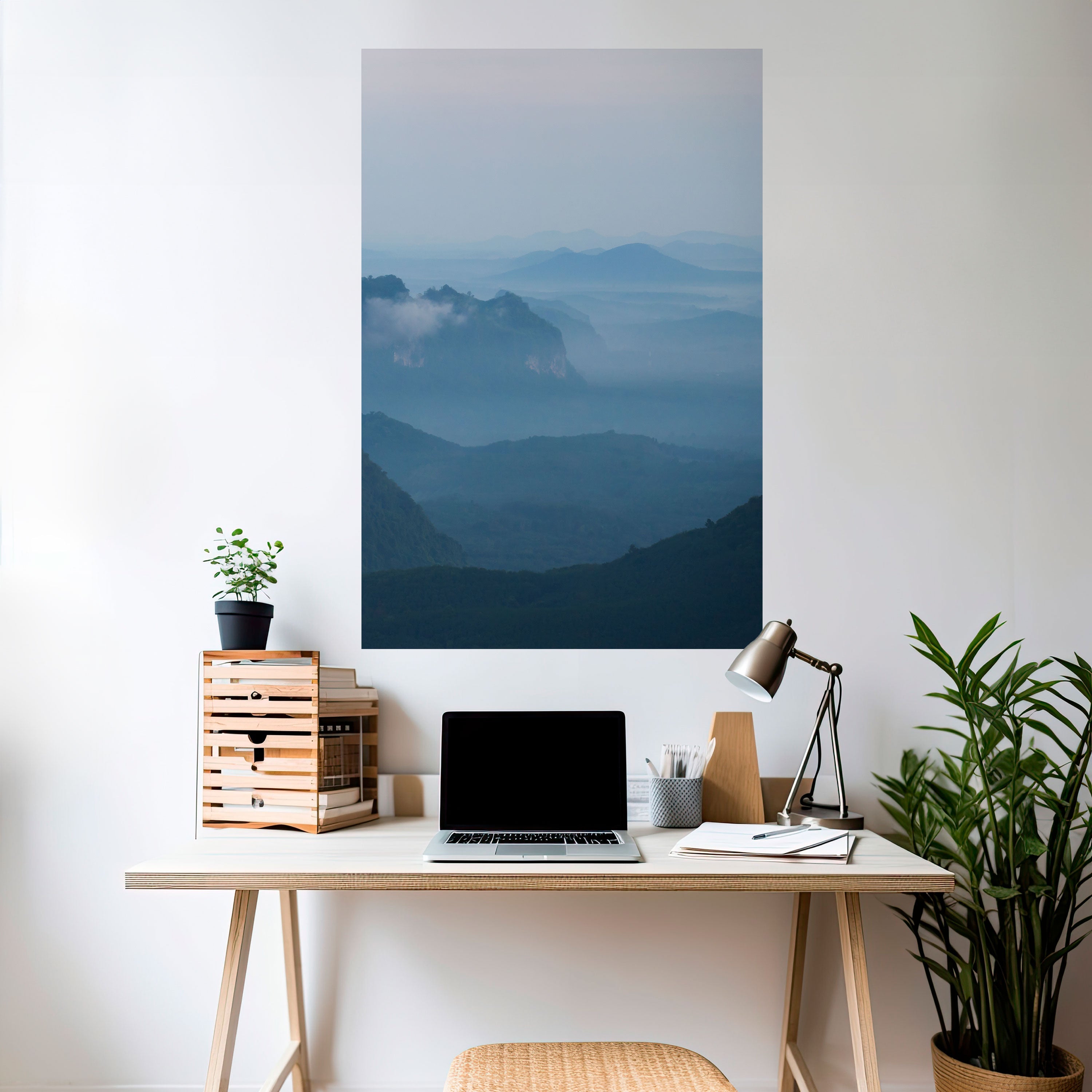 MISTY MOUNTAIN WHISPER Vertikal affisch med självhäftande text