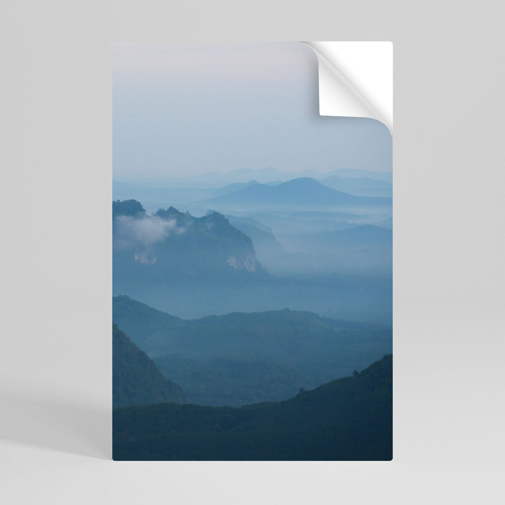 MISTY MOUNTAIN WHISPER Vertikal affisch med självhäftande text