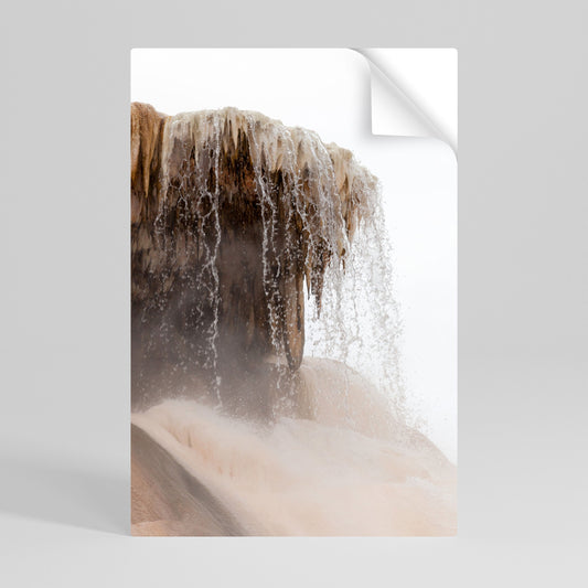 Mammoth Hot Springs vertikal affisch med självhäftande motiv