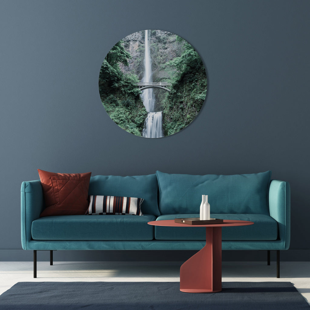 MYSTISK VATTENLANDSKAPSBRO Rund väggkonst