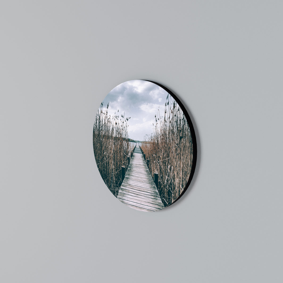 GAZE INTO STILLNESS Rund väggdekor