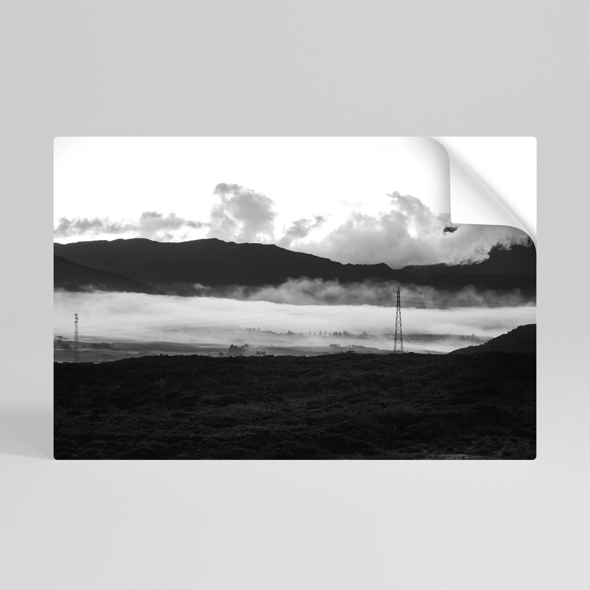 MISTY MOUNTAIN RADIANCE Självhäftande Horisontell Poster