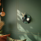 LEAFY ELEGANCE Rund konsthylla i svart finish