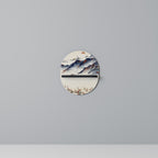 JAPANSK LANDSKAP Oval konsthylla i svart finish