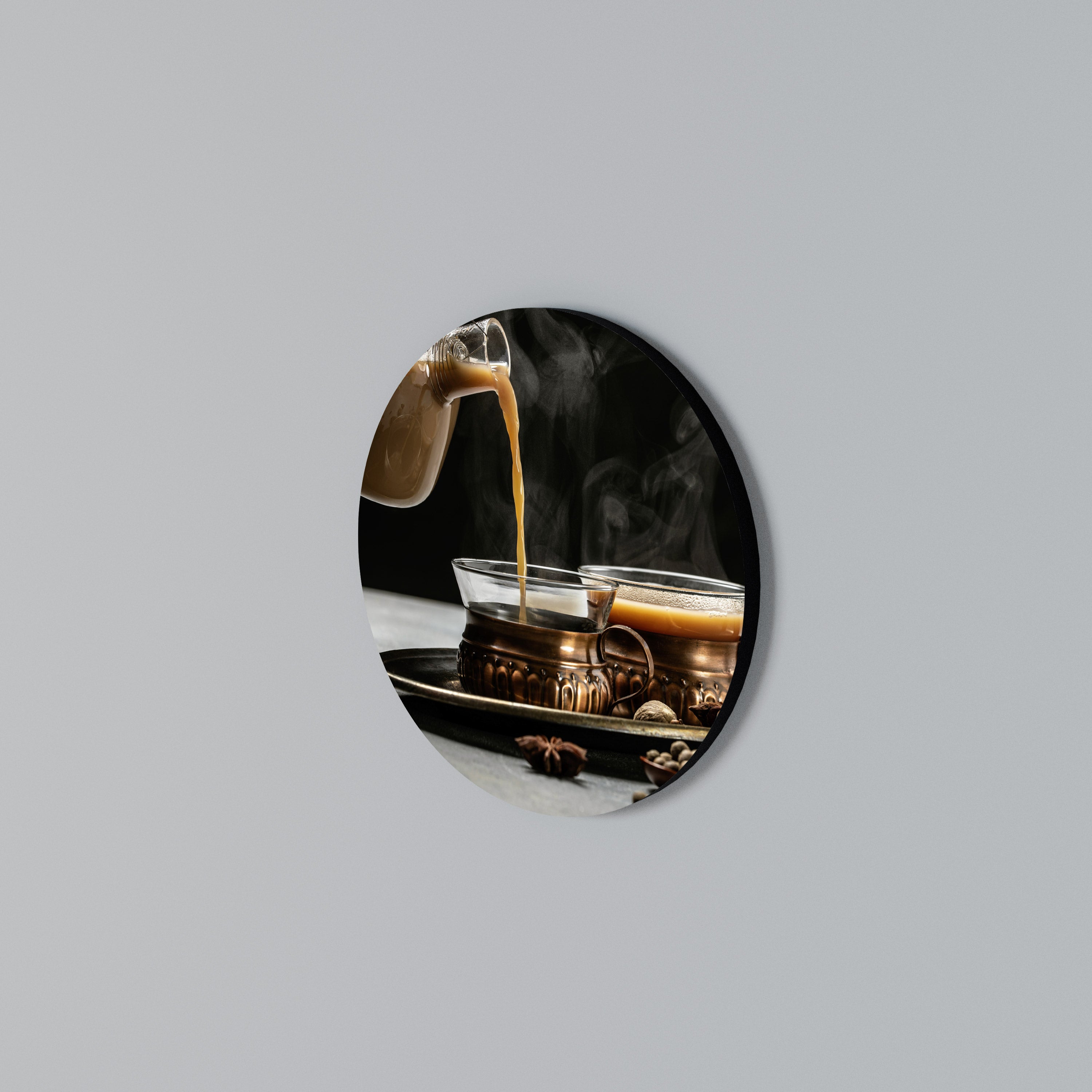 STEAMING SIPS OF SERENITY Rund väggdekor