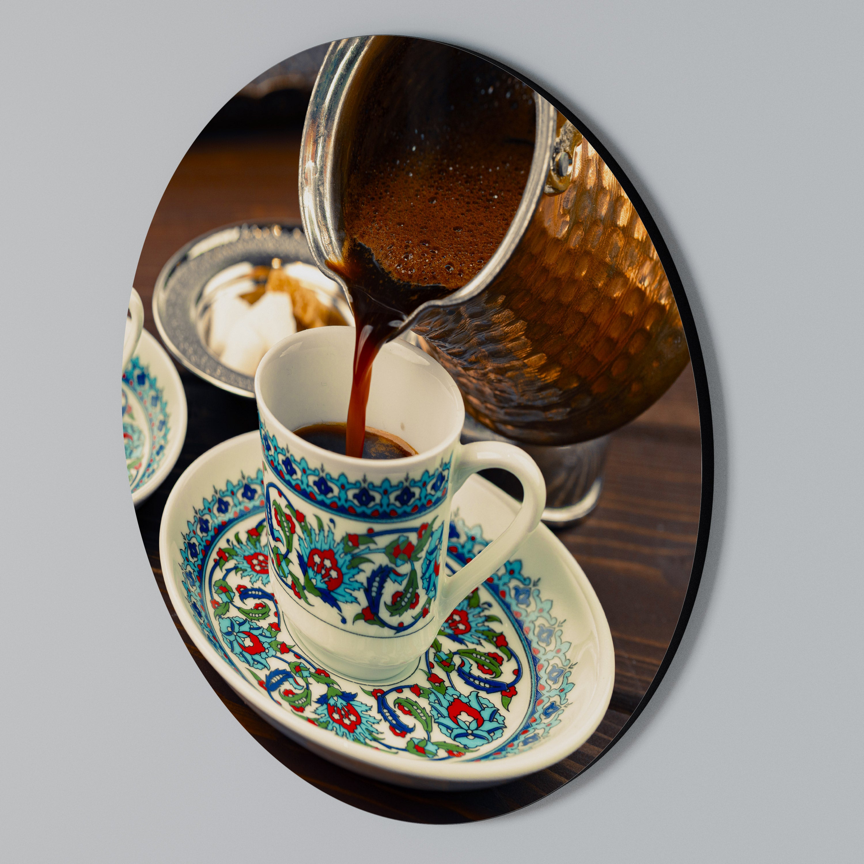 TRADITION IN A CUP Rund väggdekor