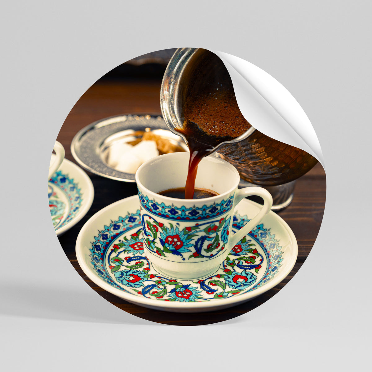 TRADITION IN A CUP Rund väggdekal