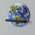 EARTH TROOP Rund konsthylla i svart finish