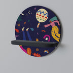 FESTLIGA NJÄNNINGAR Rund konsthylla i svart finish