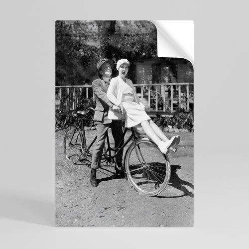 RIDING THROUGH TIME Självhäftande Vertikal Poster