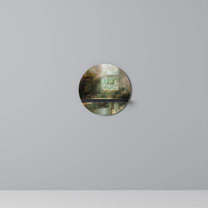 SUNLIT STILLNESS Rund konsthylla i svart finish