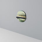 MORNING BY THE LAKE Oval konsthylla i svart finish