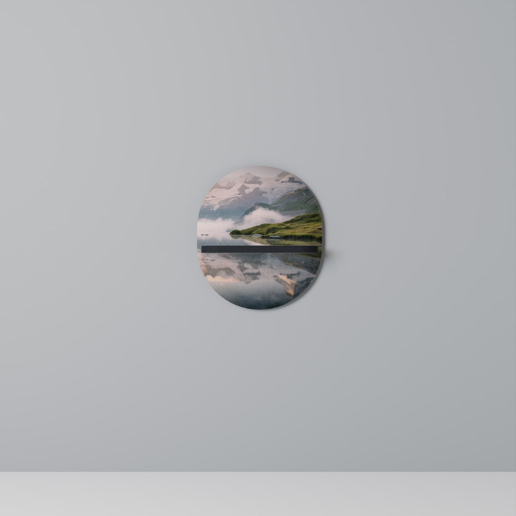 FOGGY HORIZON Oval konsthylla i svart finish