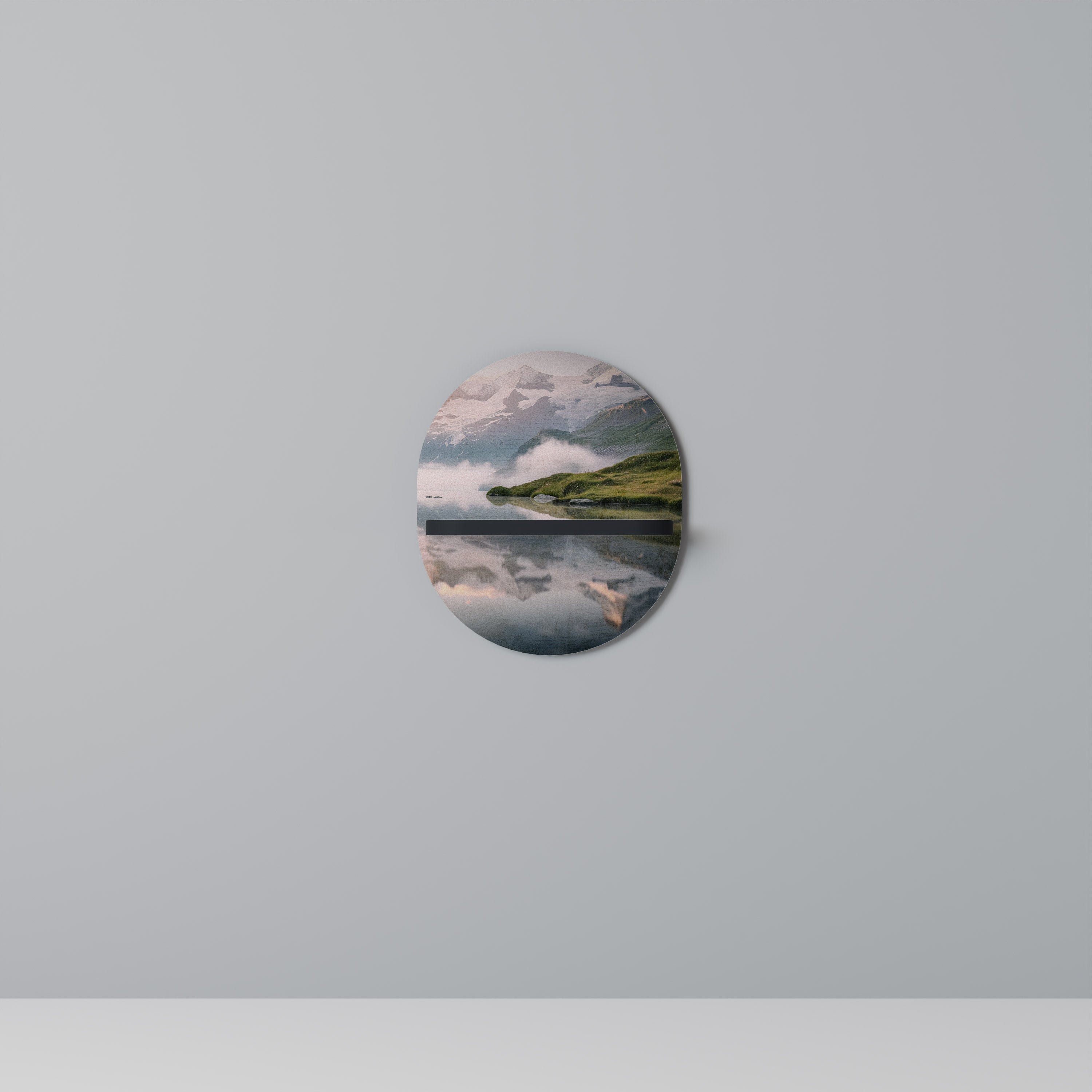 FOGGY HORIZON Oval konsthylla i svart finish